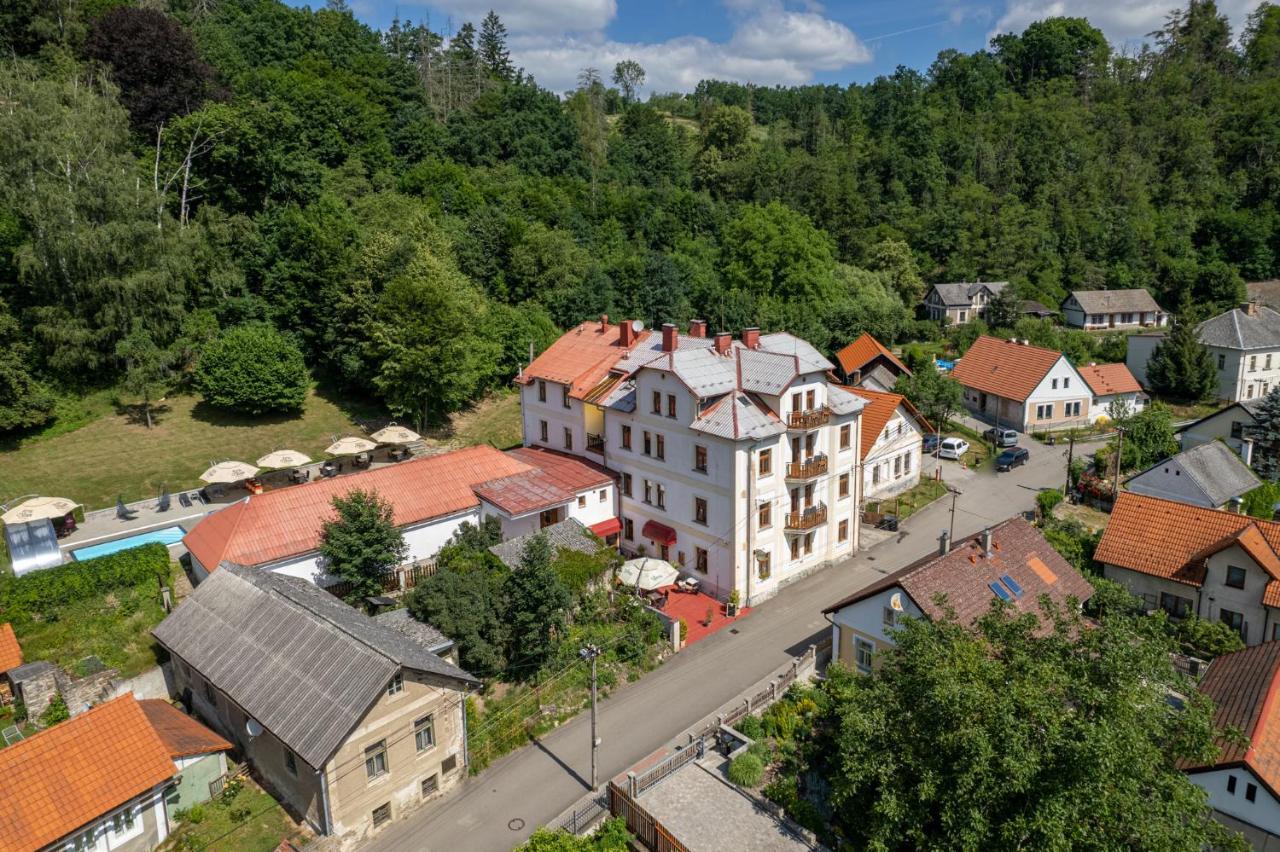 Uniqhotel Cesky Sternberk Extérieur photo