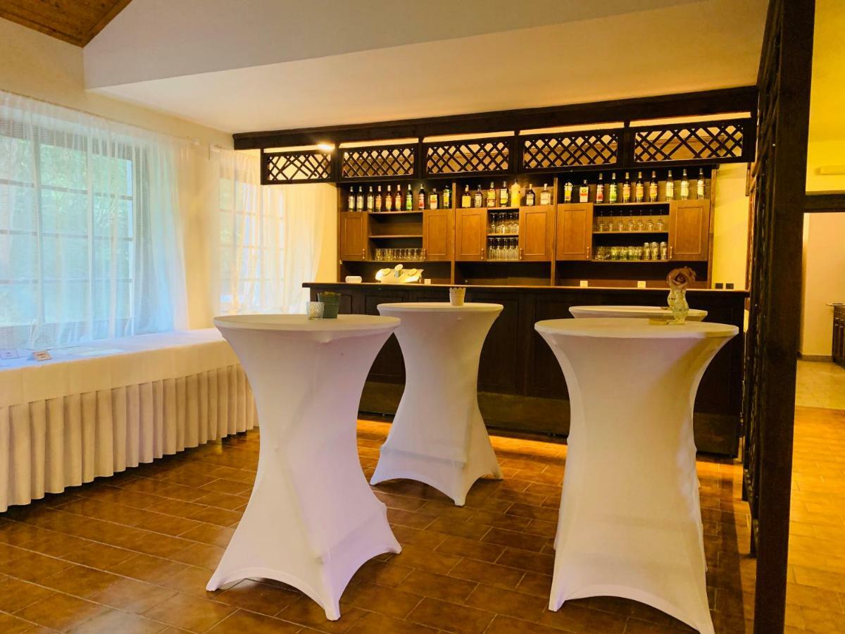 Uniqhotel Cesky Sternberk Extérieur photo